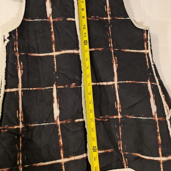 LuLaRoe Marlow Faux Shearling Vest in black/cream plaid NWT Goth SzS - Picture 7 of 7